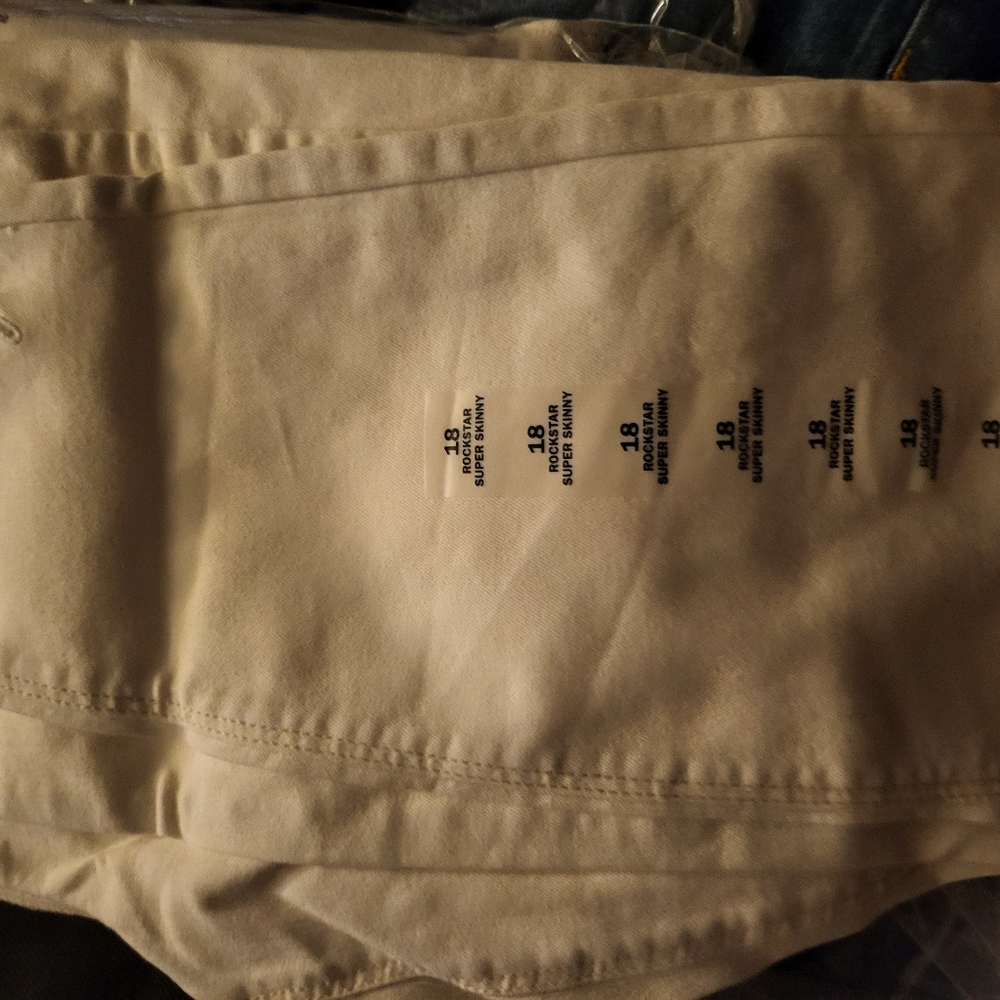 NEW OLD NAVY WHITE with tags jeans